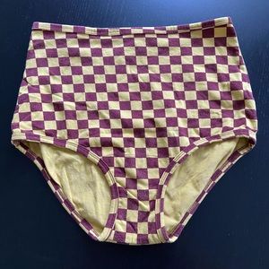 ARQ high-rise undies in Pierrot
